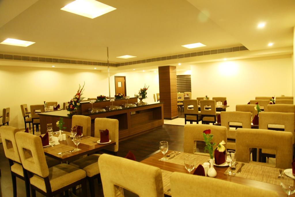Continent Nakodar Hotel & Resorts Екстер'єр фото