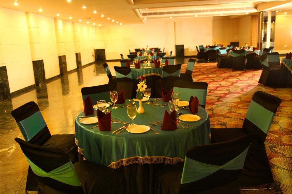 Continent Nakodar Hotel & Resorts Екстер'єр фото