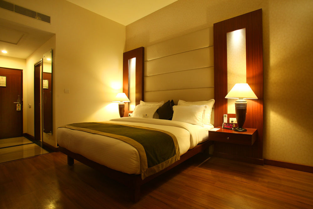 Continent Nakodar Hotel & Resorts Екстер'єр фото