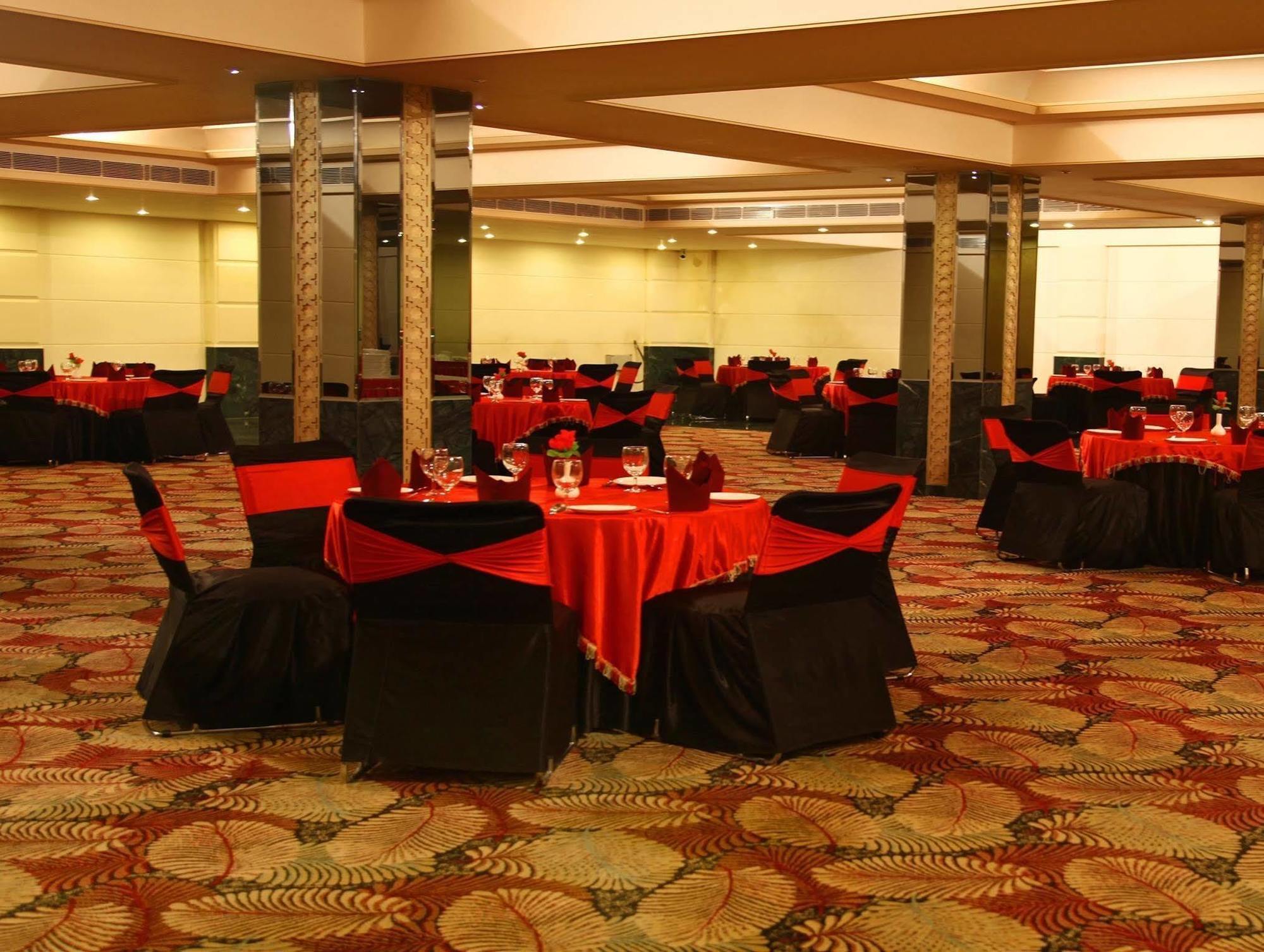 Continent Nakodar Hotel & Resorts Екстер'єр фото