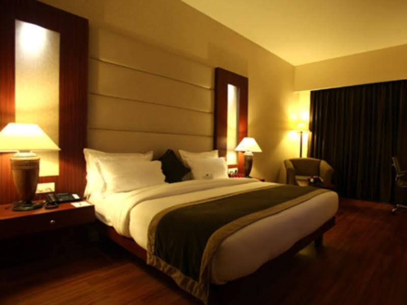 Continent Nakodar Hotel & Resorts Екстер'єр фото